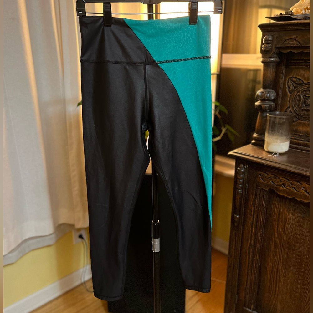 Zyia Black and Teal Workout Leggings